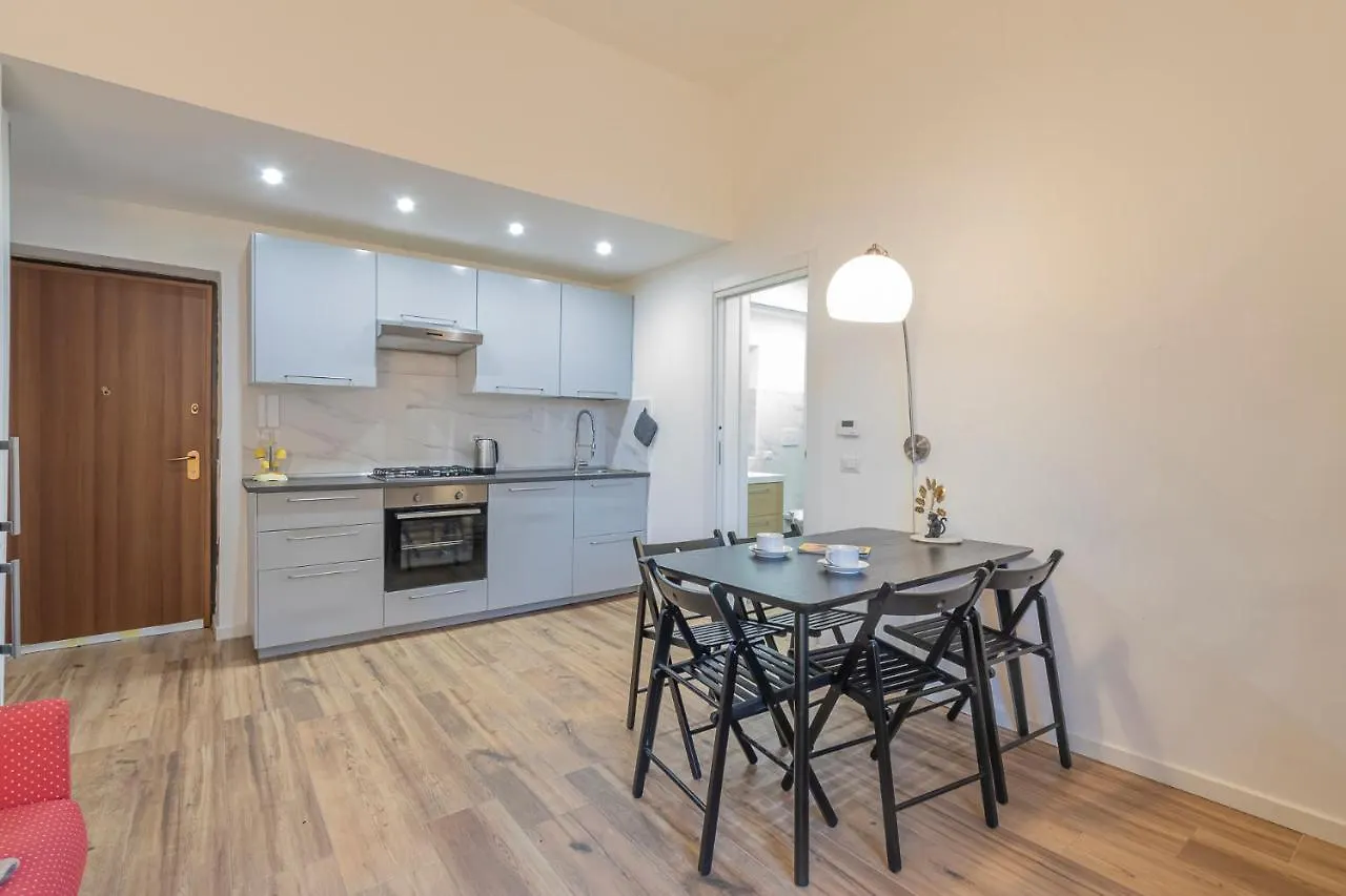 Renovated Apartment Near Loreto Padova 78 Milano Italien